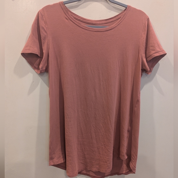 lululemon athletica Tops - Women’s Lululemon coral crewneck tee Size Med